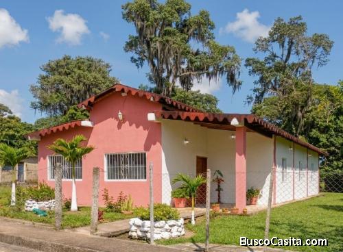 Hermosa casa con amplios jardines ,excelente clima de Caripe .