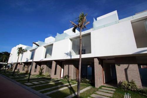 HERMOSA CASA ESTILO MINIMALISTA EN CONDOMINIO LAS PALMAS