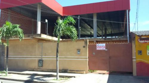AMPLIA CASA EN VILLA WARNES, ZONA CLUB HIPICO