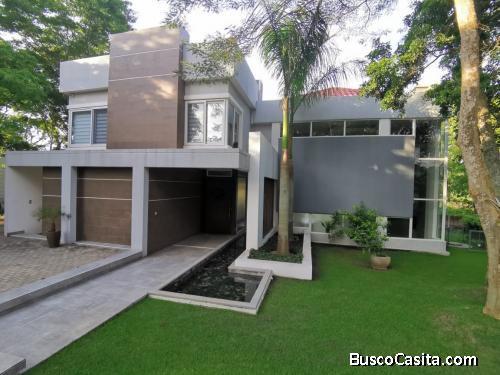 HERMOSA CASA EN VENTA EN EL URUBO COUNTRY
