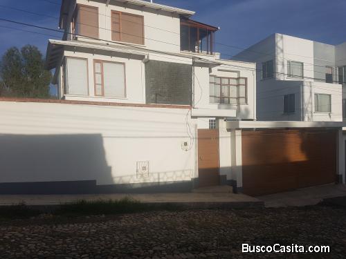 Casa de 4 dormitorios en Suite y soleada