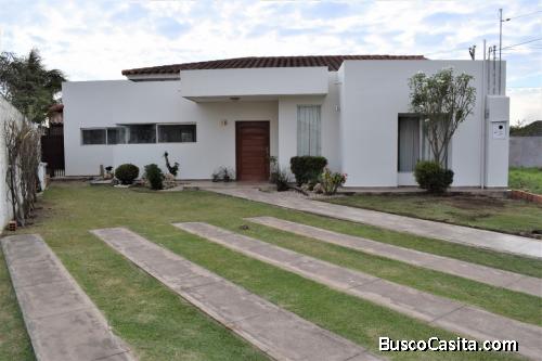 ❗HERMOSA CASA EN VENTA❗  - 606 m2 terreno - 332 m2 construidos - Zona Este