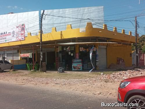 Casa comercial sobre avenida y en esquina