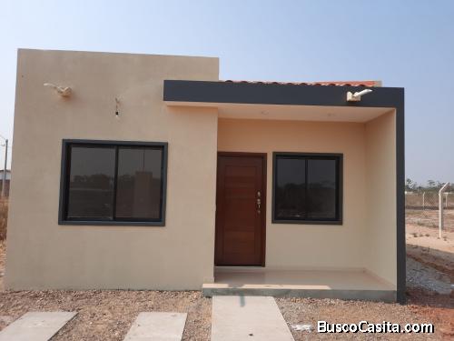 ¡Tu oportunidad de tener casa propia y terreno amplio!