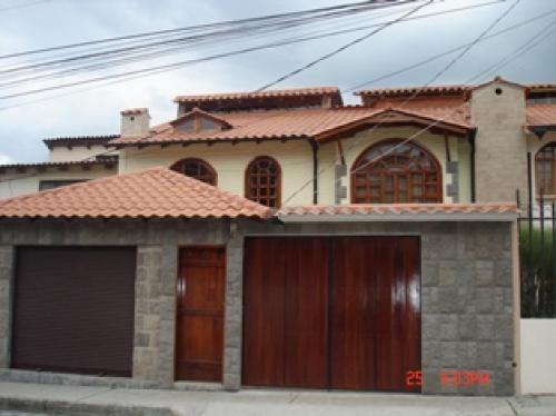 VENDO EN OTAVALO-ECUADOR,Cdla.31 de OCTUBRE,CASA POR ESTRENAR DE LUJO,