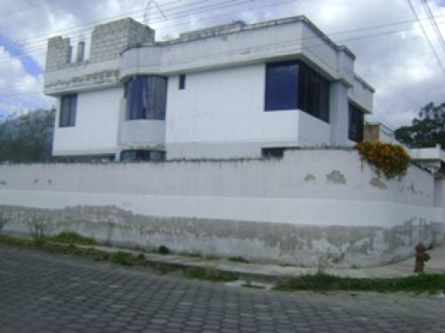 SE VENDE BONITA CASA EN LA CIUDADELA RUMIÑAHUI