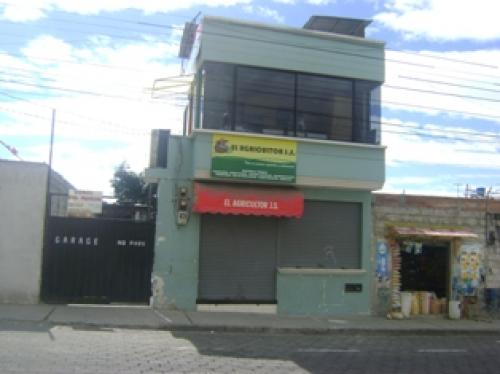 SE VENDE BONITA CASA A UNA CUADRA DE LA PLAZA DE PONCHOS  — Otavalo