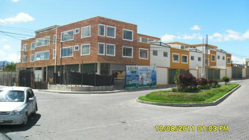 HERMOSO CONJUNTO EN CALDERON