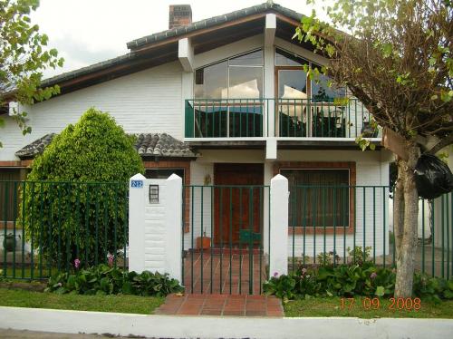 SE VENDE CASA CLUB LOS CHILLOS