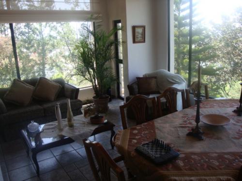 HERMOSA CASA EN NAYON