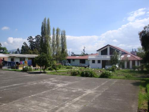 HERMOSA CASA CON 2150 M2 DE TERRENO EN CONOCOTO MIRANDA