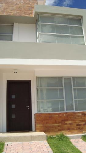 VENDO HERMOSA CASA SECTOR EL TRIANGULO VALLE DE LOS CHILLOS 