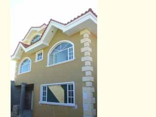 AMPLIA CASA EN CAPELO