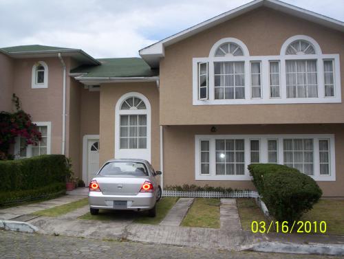 VENDO HERMOSA CASA EN EL VALLE DE LOS CHILLOS