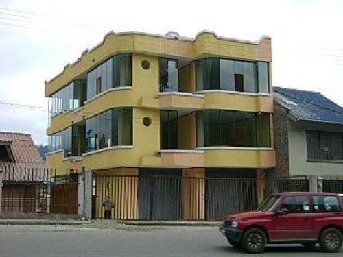 EDIFICIO COMERCIAL 