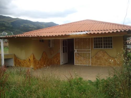 POR VIAJE CASA SECTOR BAÑOS URBANIZACION LA UNION