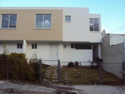 VENDO CASA POR ESTRENAR EN LATACUNGA CIUDADELA EL BOSQUE