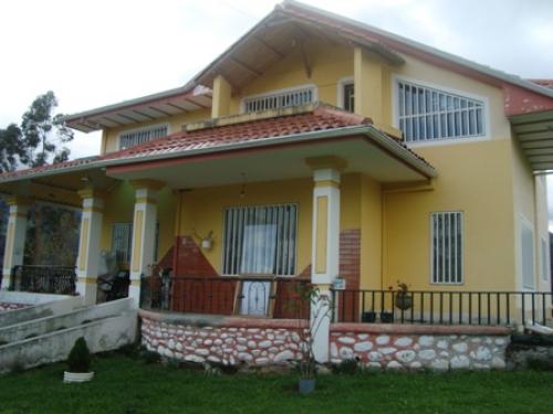 OPORTUNIDAD HERMOSA CASA CON TERRENO SECTOR BUENOS AIRES