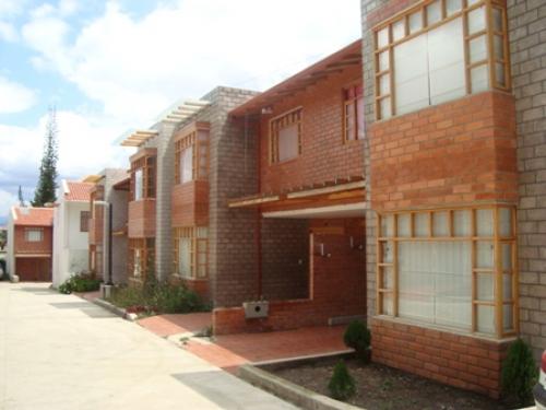 HERMOSA VILLA DE OPORTUNIDAD EN URBANIZACION PRIVADA SECTOR RICAURTE