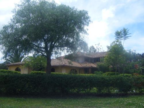 VENTA DE CASA EN TUMBACO-SECTOR BUENA ESPERANZA EN 5540 M2 DE TERRENO