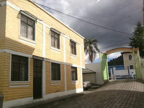 VENDO LINDA CASA CON ACABADOS DE PRIMERA UBICADA EN COMPLEJO PRIVADO