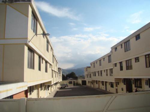 CASA EN VENTA CONJ. LOS OLIVARES