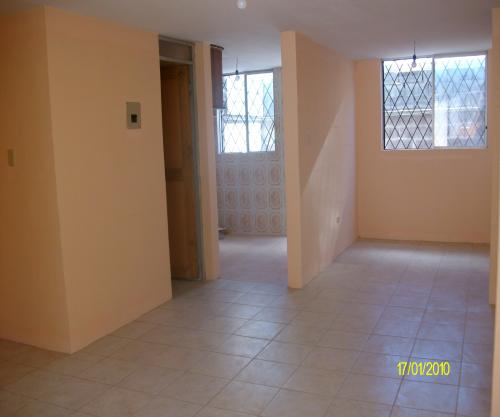 VENDO CASA PRACTICAMENTE NUEVA, EN CALDERON, VIA LLANO GRANDE, CON PARQUEADERO.