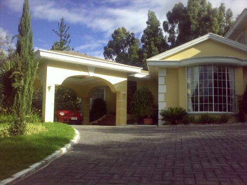 EXCELENTE CASA EN URBANIZACION JACARANDA VENTA - ARRENDAMIENTO