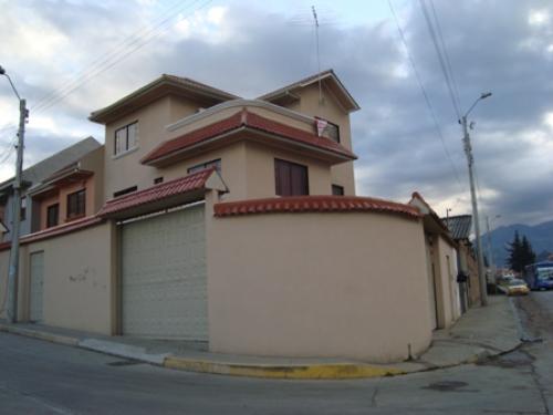 VILLA AMPLIA CON EXCELENTES ACABADOS SECTOR AV. CONQUISTADORES