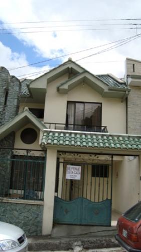 DE OPORTUNIDAD POR VIAJE VILLA SECTOR COLEGIO BORJA