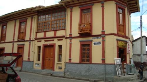 DE OPORTUNIDAD HERMOSA CASA CENTRAL SECTOR 3 DE NOVIEMBRE