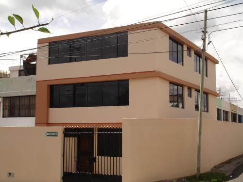 Amplia Casa en Ambato sector Las Catilinarias - Cerca al Mall de los Andes