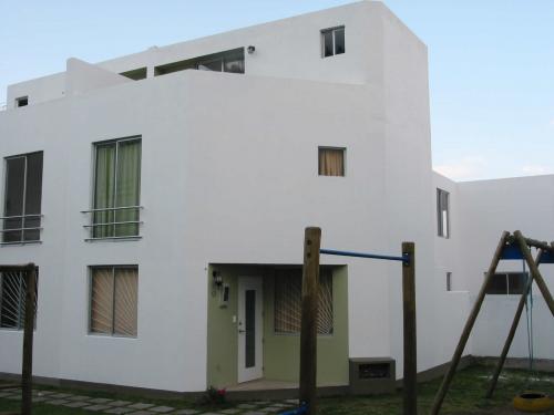 Vendo linda casa en el Pinar Alto - Quito - acepto departamento al norte como parte de pago