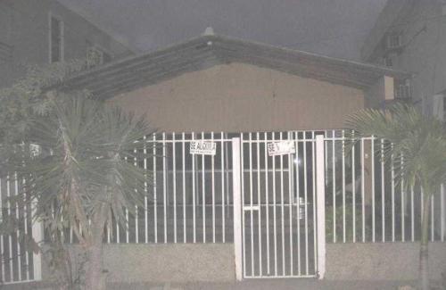 VENDO SALINAS CASA A 3 CUADRAS ATRAS DE HOTEL BARCELO