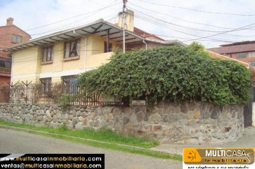 MULTICASA INMOBILIARIA Vende casa de 2 departamentos en Av. Americas $220000 Cuenca - Ecuador