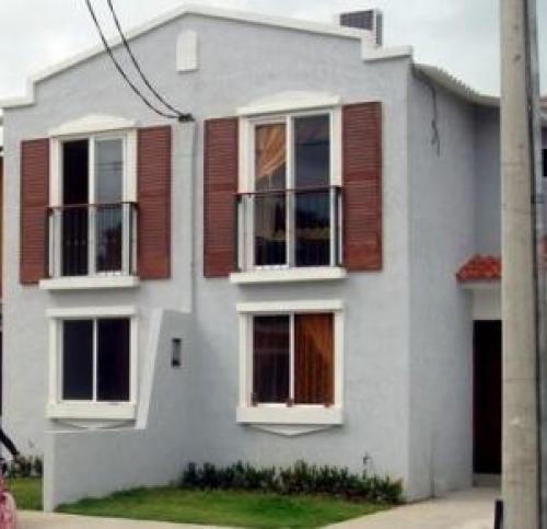 COMPRO CASA X MEDIO DEL IESS EN URBANIZACION CARACOL O URB. CERCANA