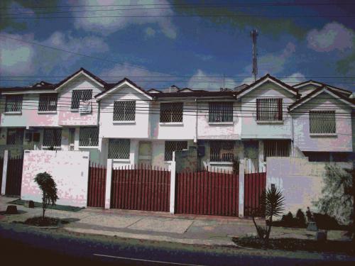 Vendo casa Carcelen en Av. Diego Vasquez