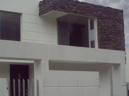 HERMOSA CASA A ESTRENAR EN URBANIZACION CUMBAYA