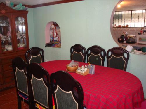 VENDO CASA CALLE TABIAZO SECTOR SANTA BARBARA SUR DE QUITO