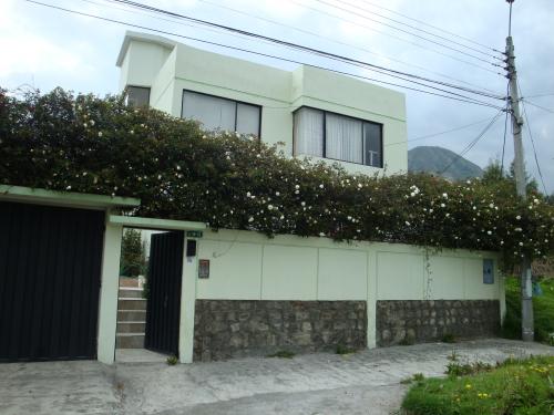 VENDO CASA AL SUR DE QUITO $ 110000 NEGOCIABLES
