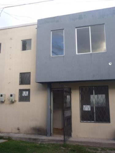 VENDO CASA EN CONJUNTO HABITACIONAL EN CALDERON