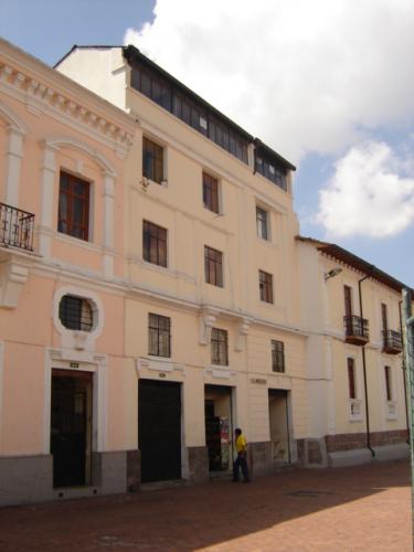 VENDO CASA RENTERA EN EL CENTRO DE QUITO
