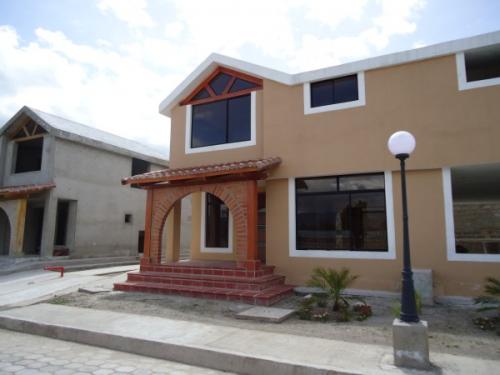 URGENTE  CASAS DE VENTA CENTRO DE SANGOLQUI