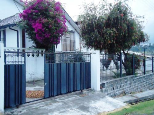 CASA DE CAMPO ESTILO RUSTICO CON 2000 MTS EN EL VALLE DE LOS CHILLOS