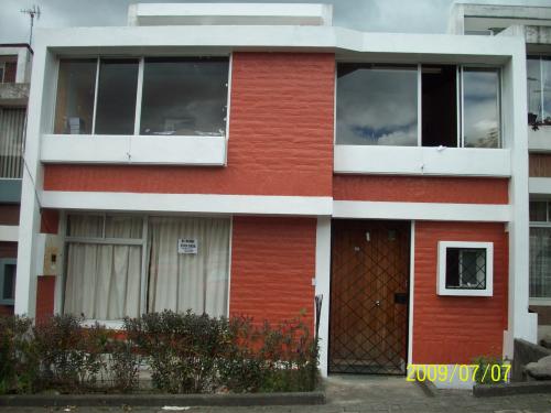 CASA EN CONJUNTO RESIDENCIAL A 10 MINUTOS DEL NUEVO C.C.QUICENTRO DEL SUR
