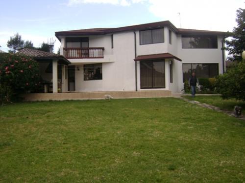 Casa Urb. La Colina con amplio jardín