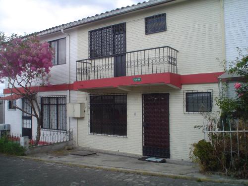 SE VENDE HERMOSA CASA EN LA QUITO NORTE