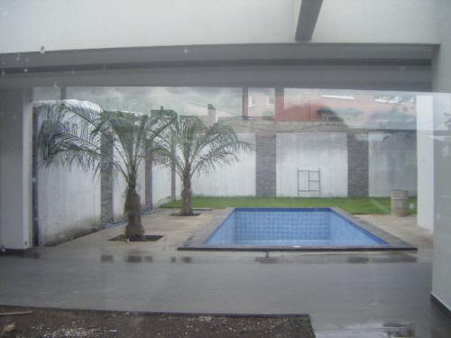 CUMBAYA CASA MODERNA CON PISCINA