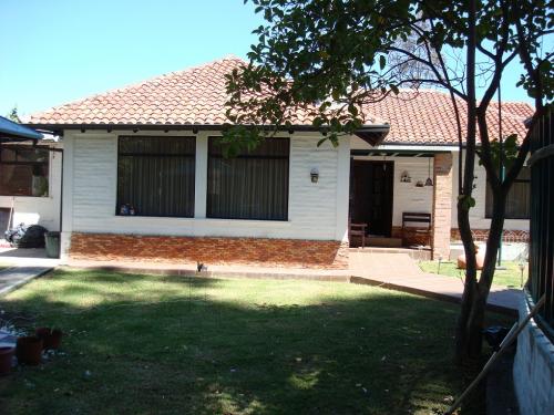 CASA VALLE DE LOS CHILLOS, FRENTE A LA ESPE.