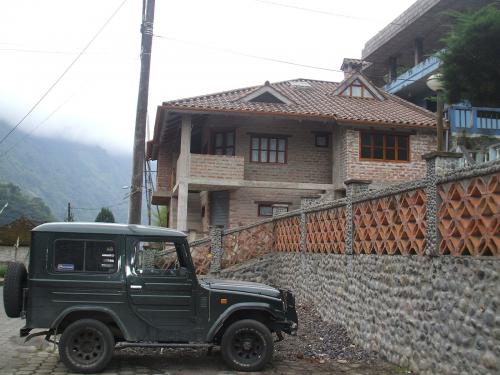 SE VENDE CASA Y 2- LOTES DE TERRENO EN RIO VERDE .BAÑOS